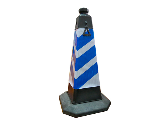 Cono piramide base cuadrada cinta reflectante. altura 75 cm